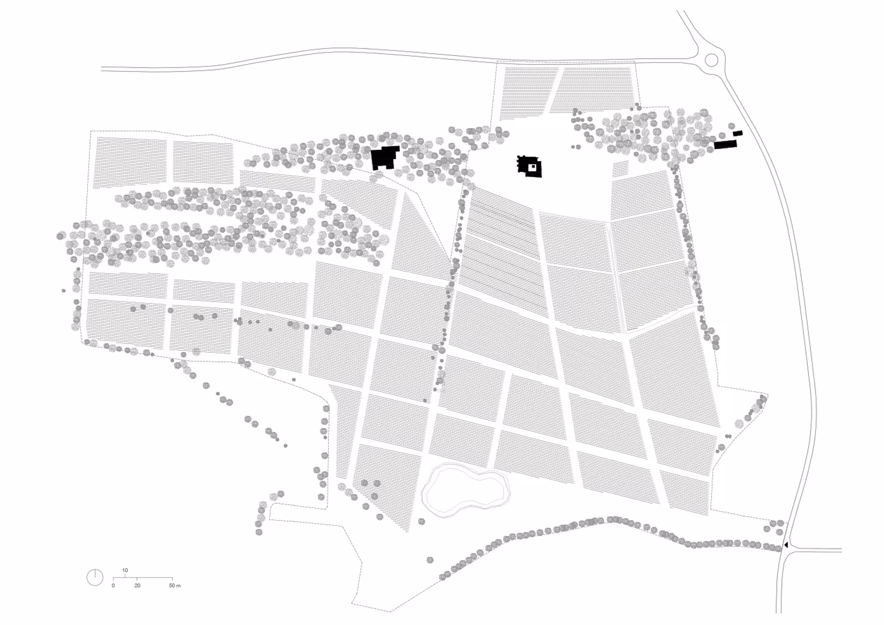 Plano de situación de la Casa 1627 entre campos de cultivo y arbolado con la masía marcada en negro