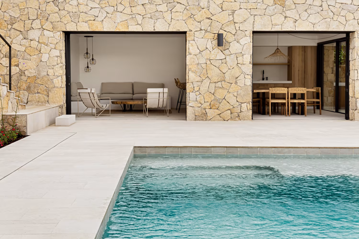 Pool before the rubble-stone volume with living room and kitchen opening to the terrace, Proyecto V-E
