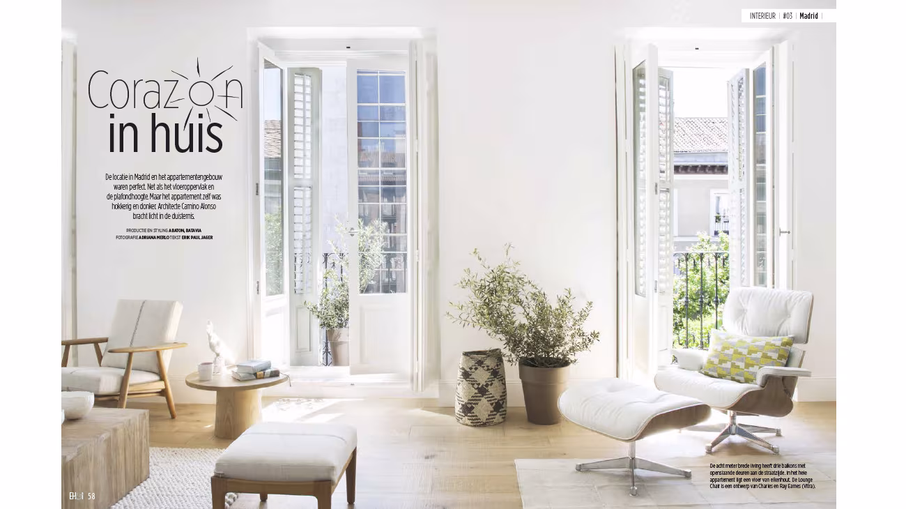 «Corazón in huis» feature in Eigen Huis showing a white ÁBATON living room with open balconies