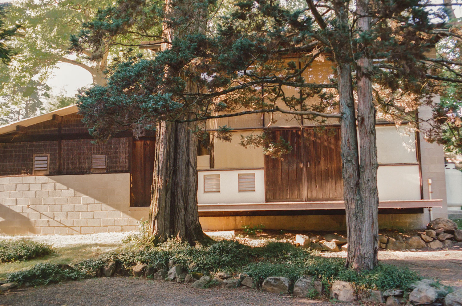 George Nakashima Woodworkers – ABATON Journal10