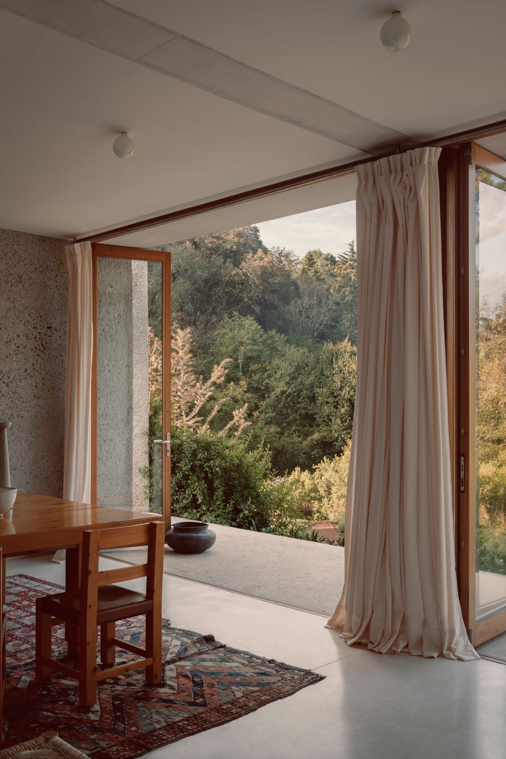 68405ef350577e1d01eb3bc7_thisispaper-house-between-two-rivers-taller-3000-casa-mexicana-17