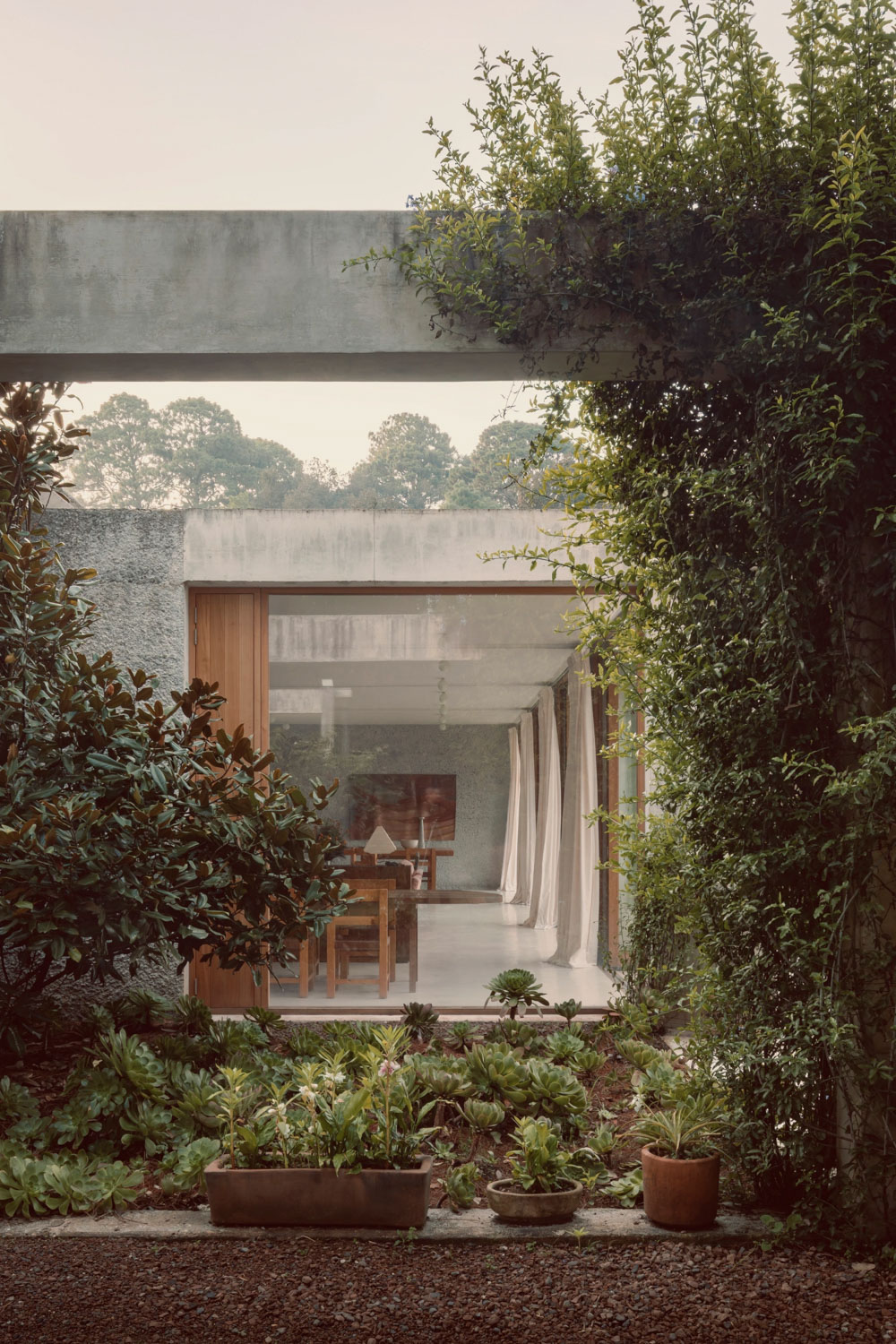 68405efd8433bc7316454279_thisispaper-house-between-two-rivers-taller-3000-casa-mexicana-06