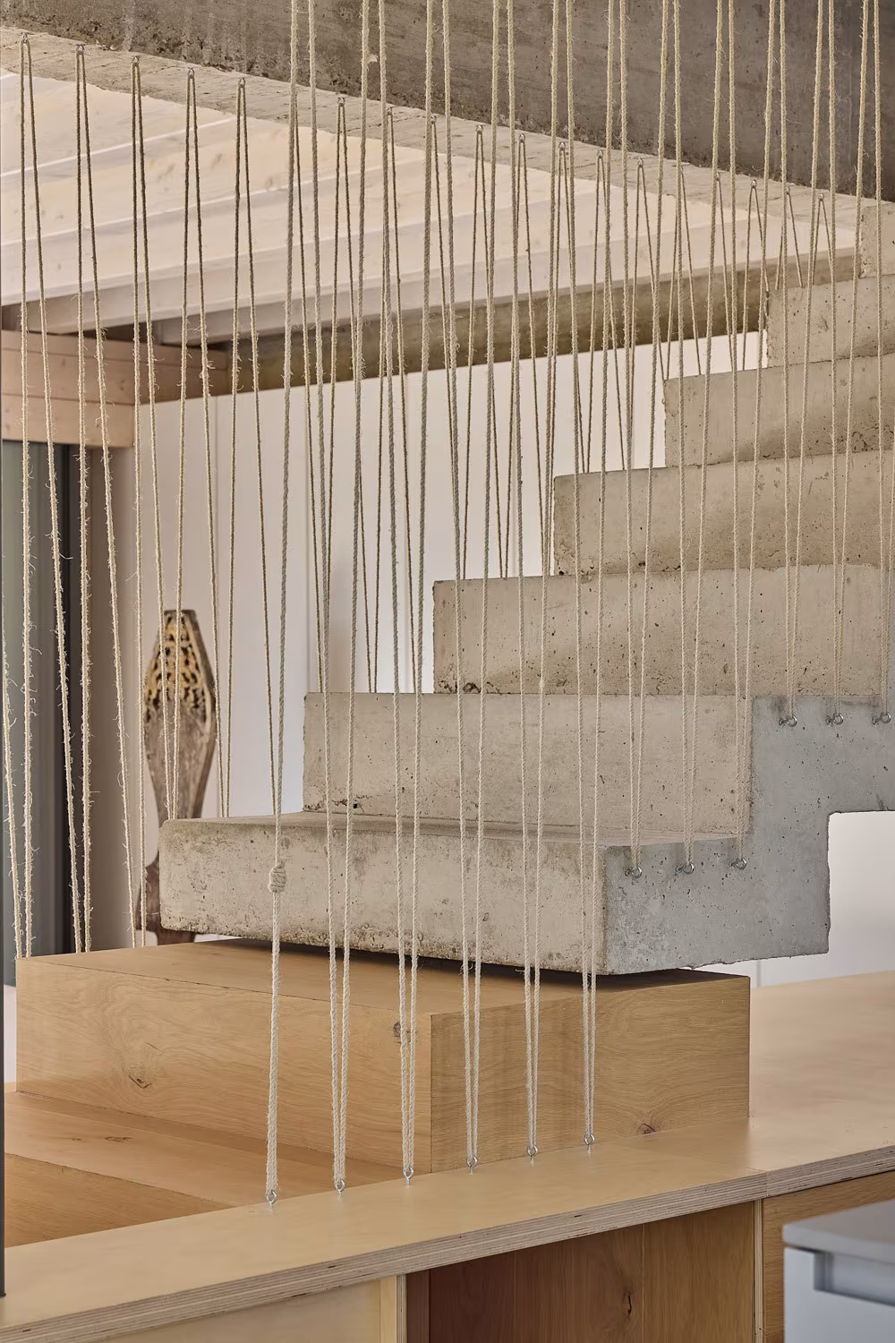 Abaton Montegancedo_25_WEB Cantilevered stone stair with vertical cord balustrade and an oak unit in Casa de las encinas